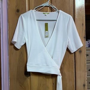 ***XMAS SALE*** Gianni Bini ivory wrap v neck crop top t shirt size large